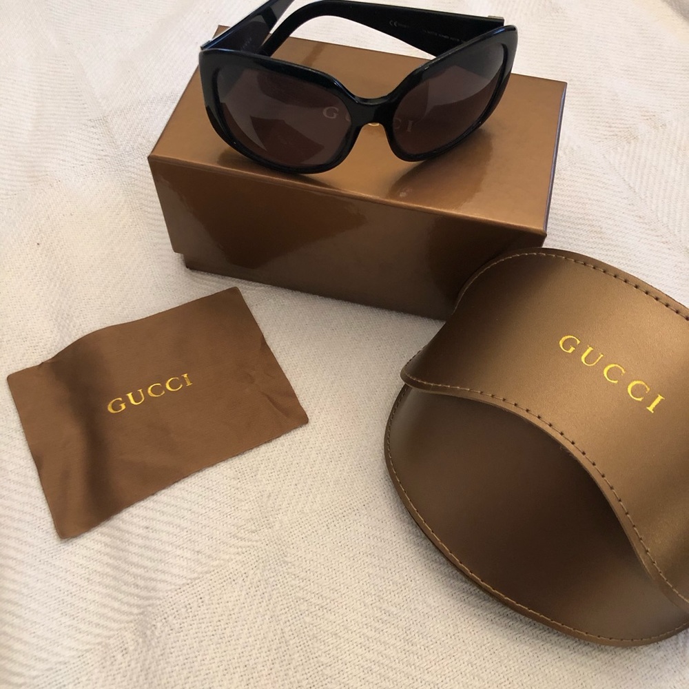 🌸Authentic Gucci Black and White Sunglasses 😎